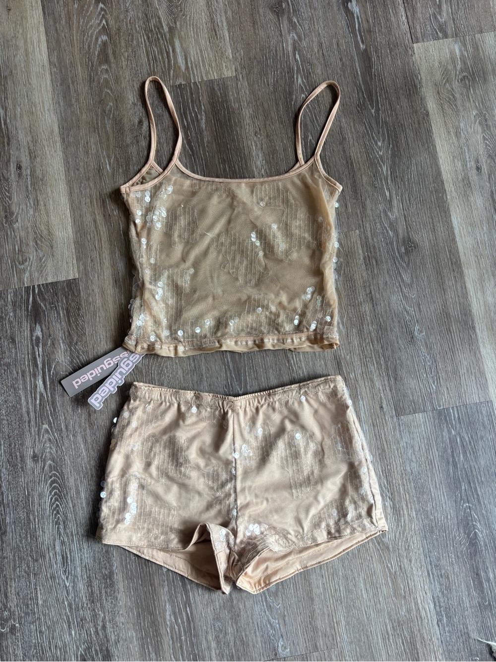 Sequinned set